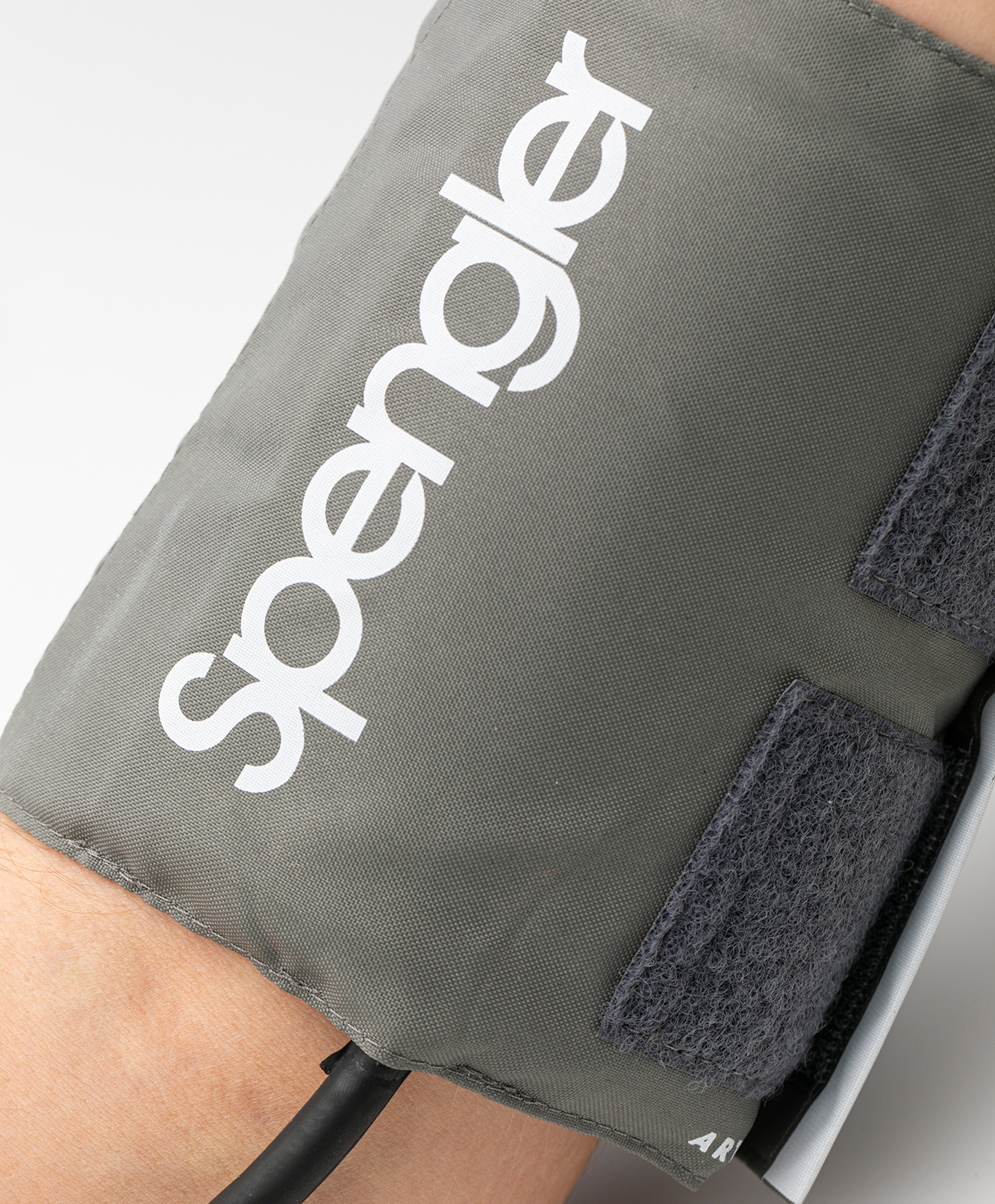 Un brazalete para cada paciente
